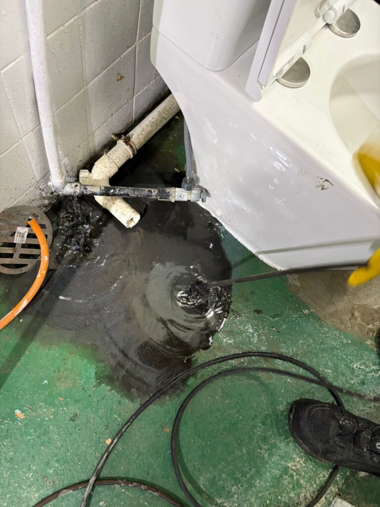 通渠 24小時通渠 廁所塞咗 廚房塞渠 馬桶通渠 洗手盆塞咗 浴缸去水慢 沙井淤塞 倒灌 專業技術類 高壓通渠 不成功不收費 明碼實價 通渠師傅 通渠公司 閉路電視驗渠 隔油池清理 地區與客群類 全港通渠 特快上門 家居維修