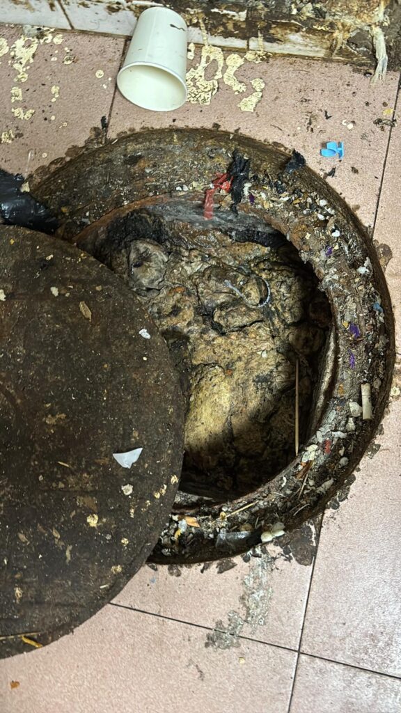 通渠 24小時通渠 廁所塞咗 廚房塞渠 馬桶通渠 洗手盆塞咗 浴缸去水慢 沙井淤塞 倒灌 專業技術類 高壓通渠 不成功不收費 明碼實價 通渠師傅 通渠公司 閉路電視驗渠 隔油池清理 地區與客群類 全港通渠 特快上門 家居維修