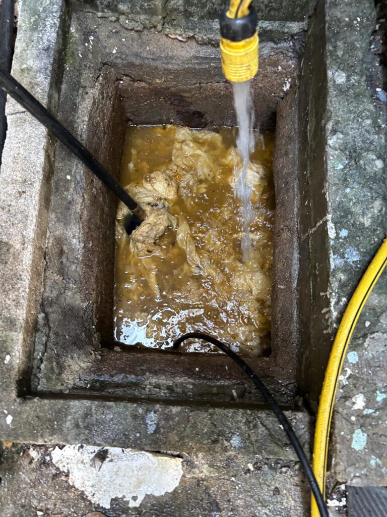 通渠 24小時通渠 廁所塞咗 廚房塞渠 馬桶通渠 洗手盆塞咗 浴缸去水慢 沙井淤塞 倒灌 專業技術類 高壓通渠 不成功不收費 明碼實價 通渠師傅 通渠公司 閉路電視驗渠 隔油池清理 地區與客群類 全港通渠 特快上門 家居維修