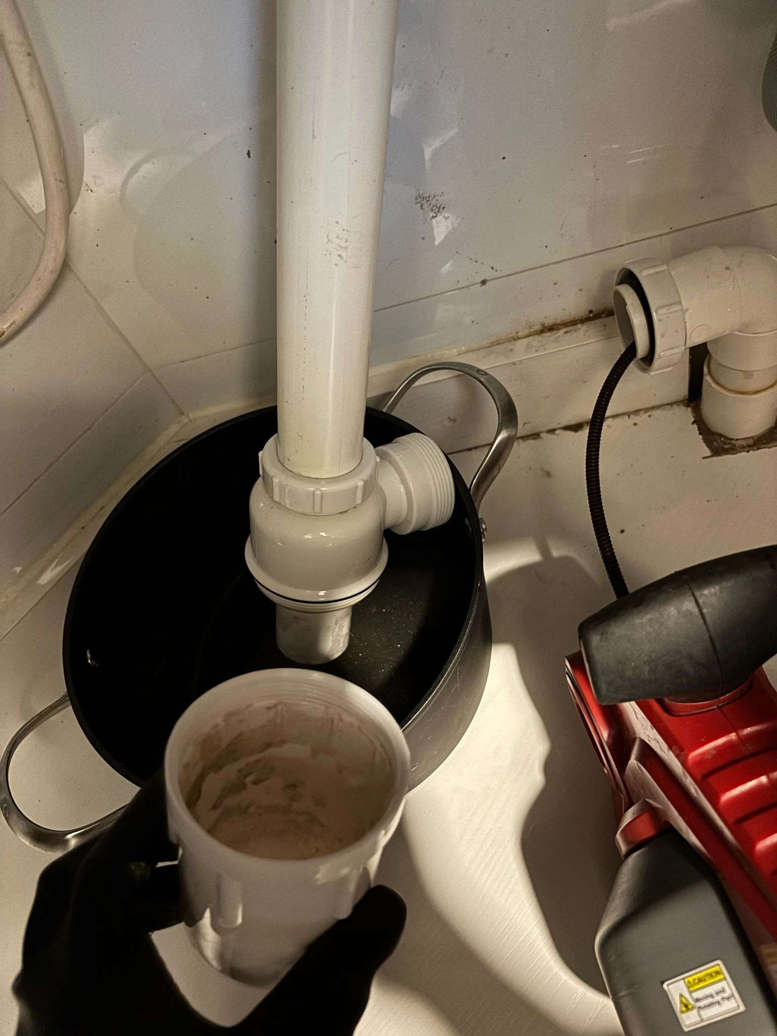 大廈渠管使用專業機器疏通 - 香港商業通渠工程